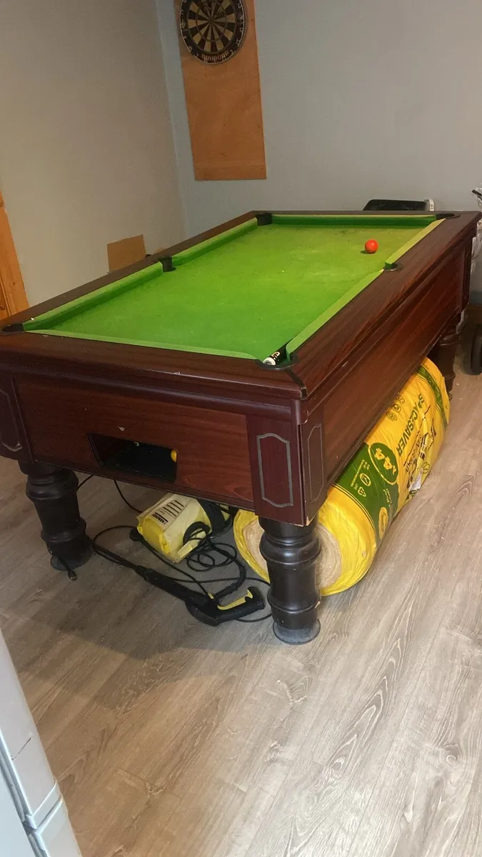Pool table - Image 1