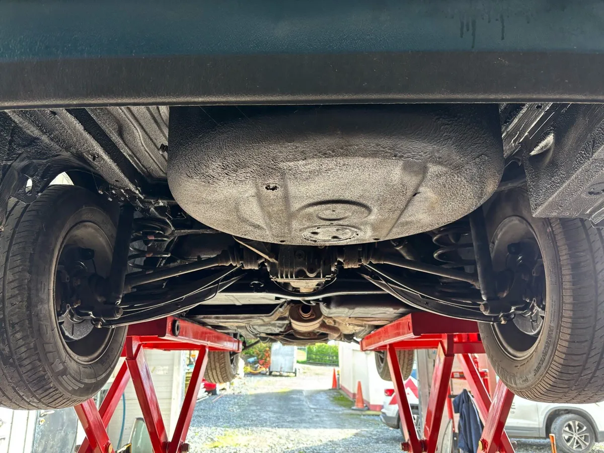 BMW E30 316 restored - Image 2