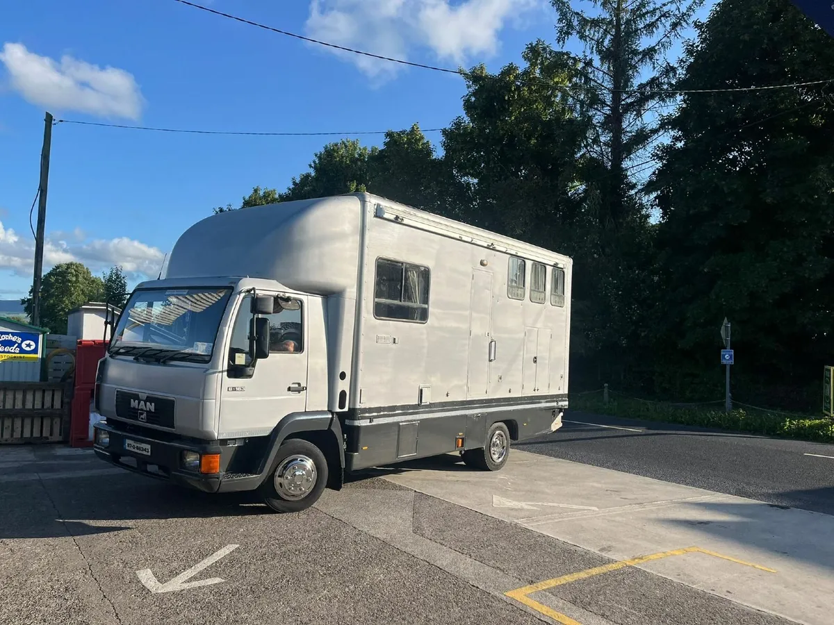 MAN 7.5 tonne 3 horse truck.NEW TEST - Image 2