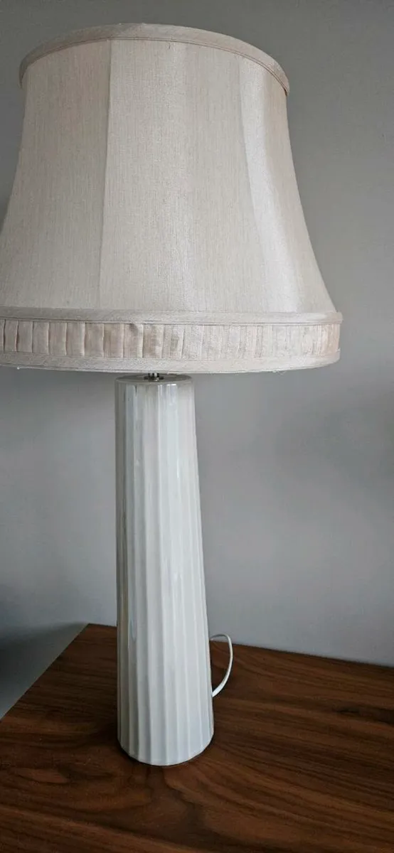 Table Lamps Fluted Spire Design - Image 4