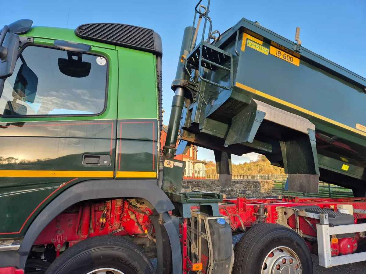 2016(late) Volvo FMX410 8x4 Charlton Tipper - Image 4