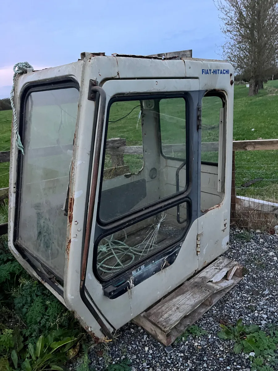 Hitachi fh 130 120 cab for sale - Image 1