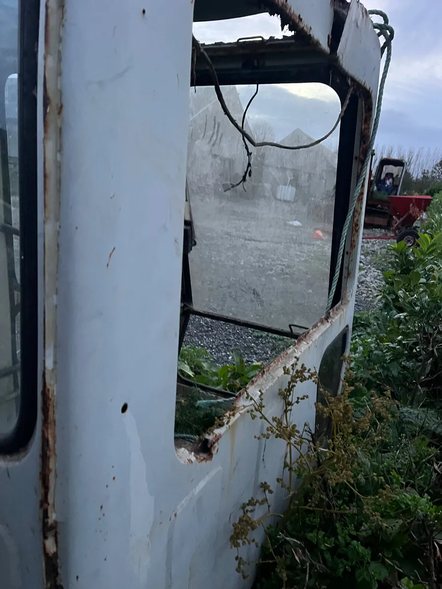 Hitachi fh 130 120 cab for sale - Image 4