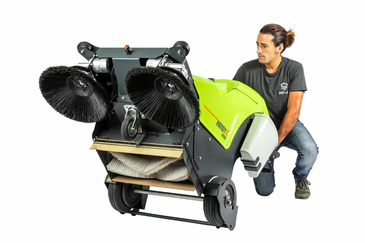 Green clean Handy E Cross battery operated sweeper - Image 3