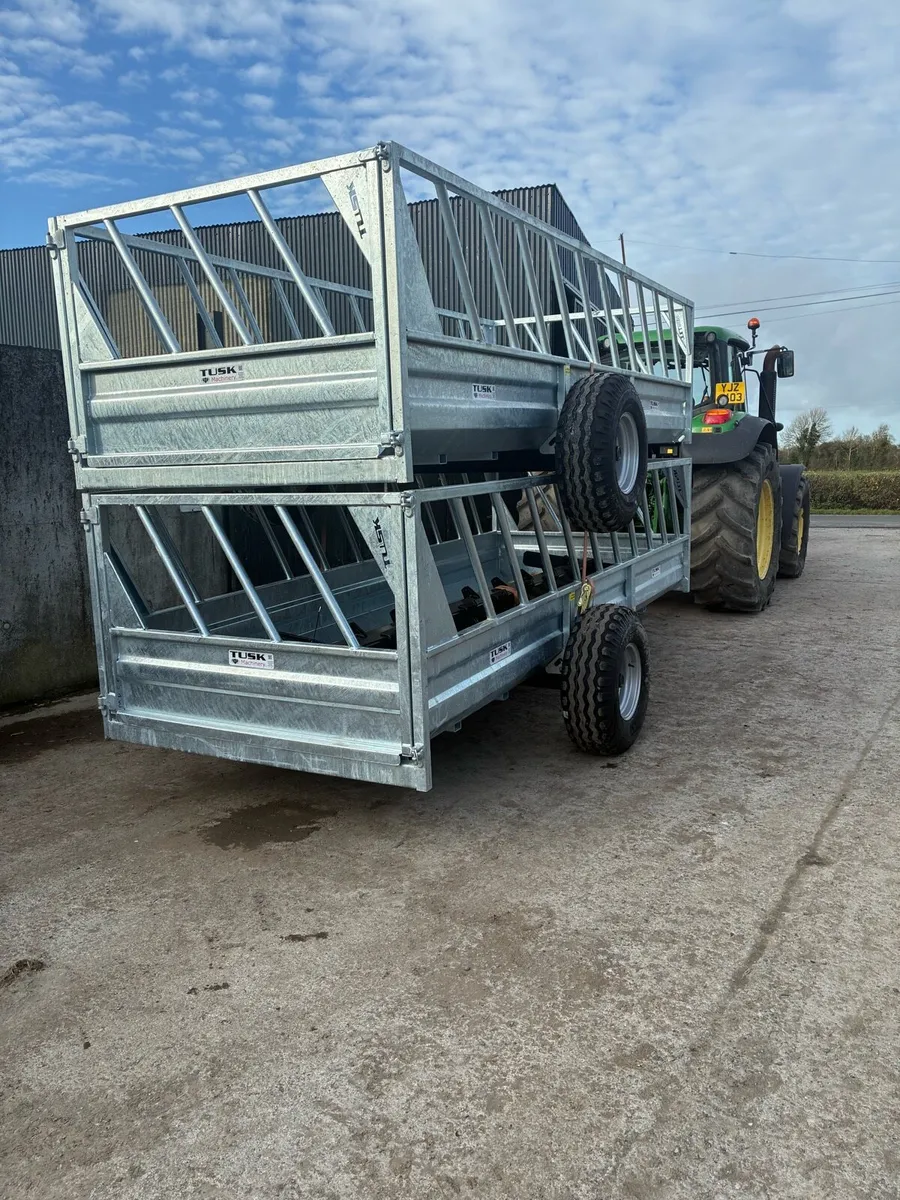 Tusk galvanised feeding trailer - Image 2