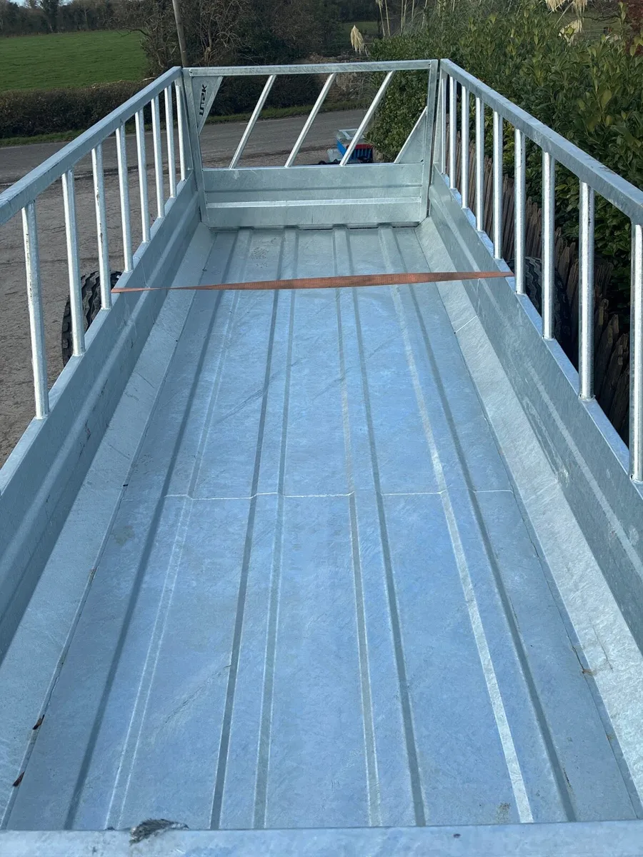 Tusk galvanised feeding trailer - Image 3