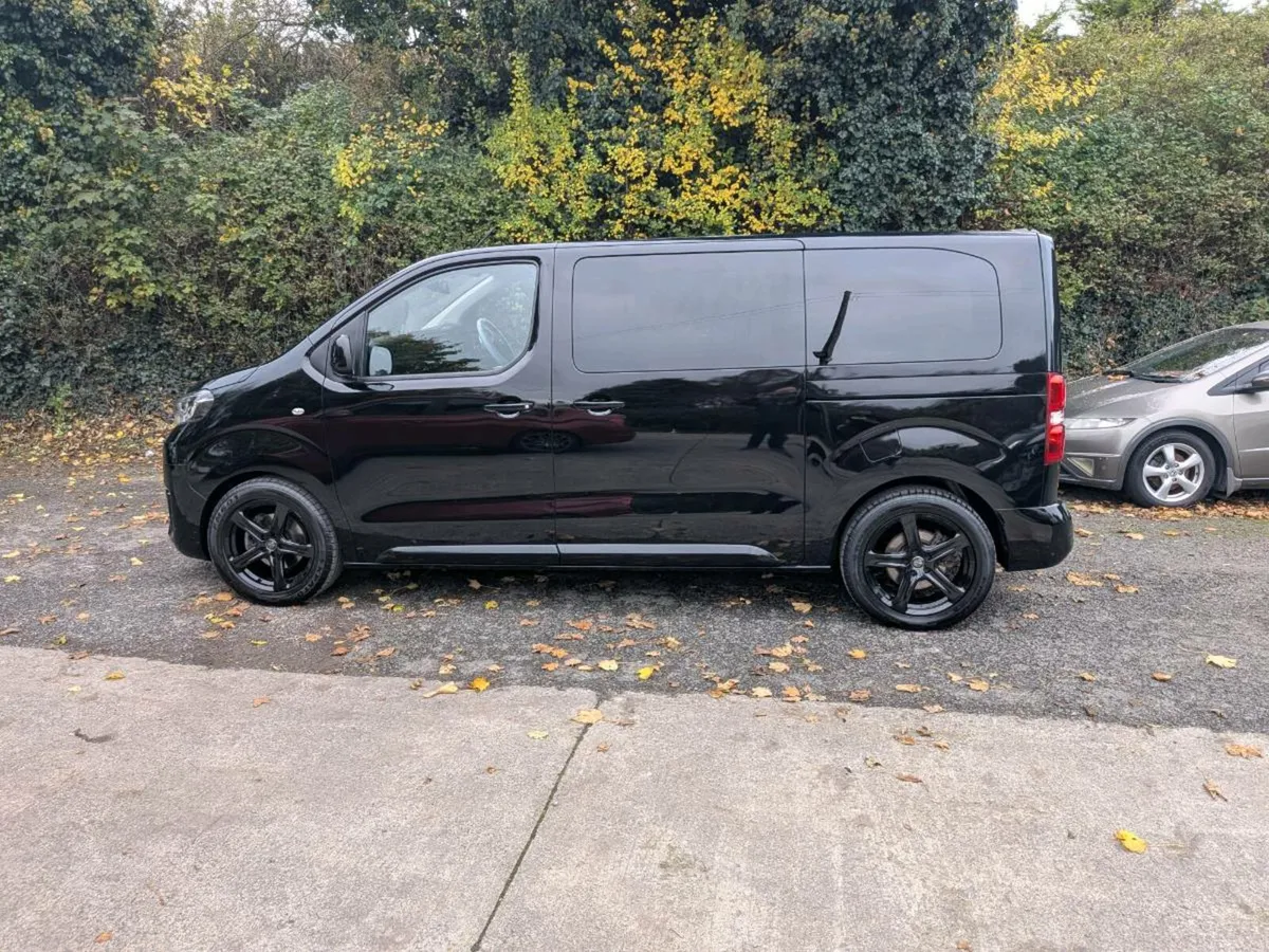 9 seater Minibus - Image 1