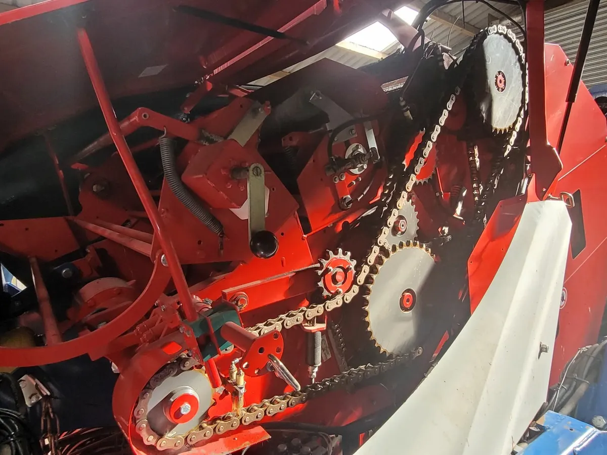 LELY 245 PROFI GOWEIL COMBI BALER LOW BALE COUNT - Image 4