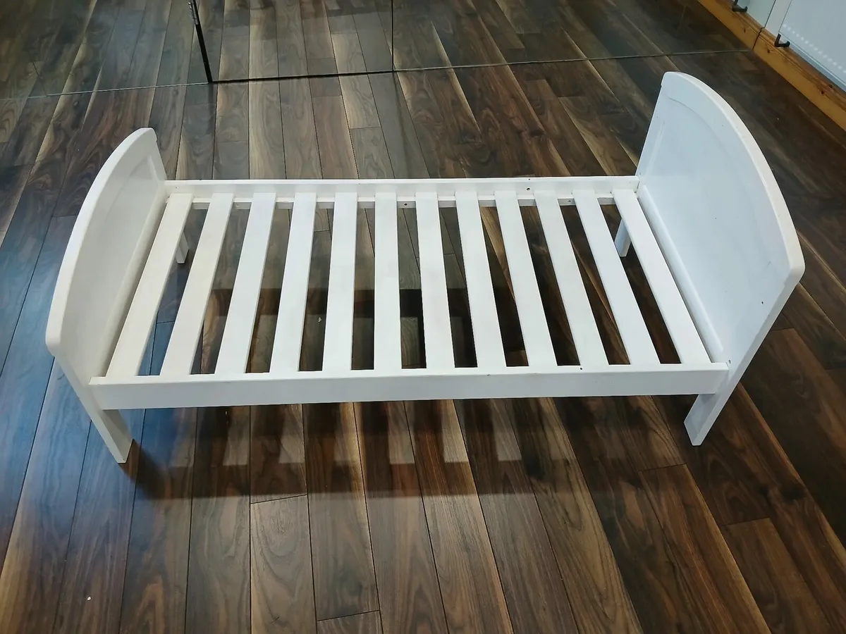 Toddler bed