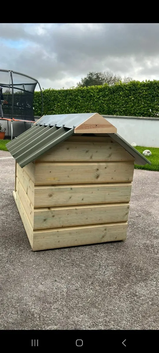 Dog box - Image 1