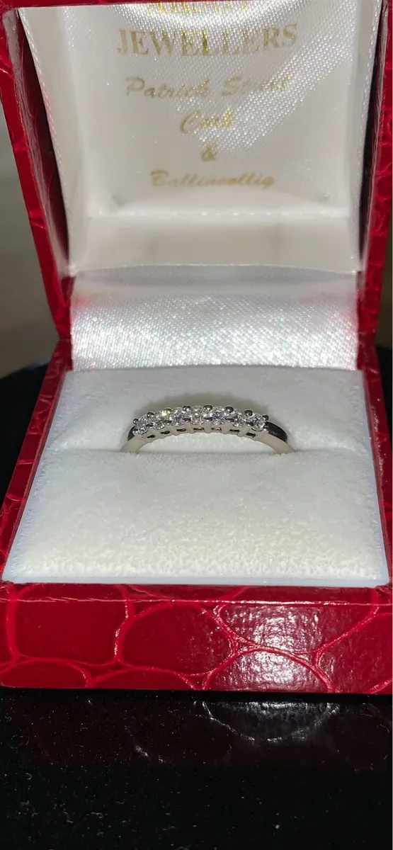 Diamond eternity ring - Image 1