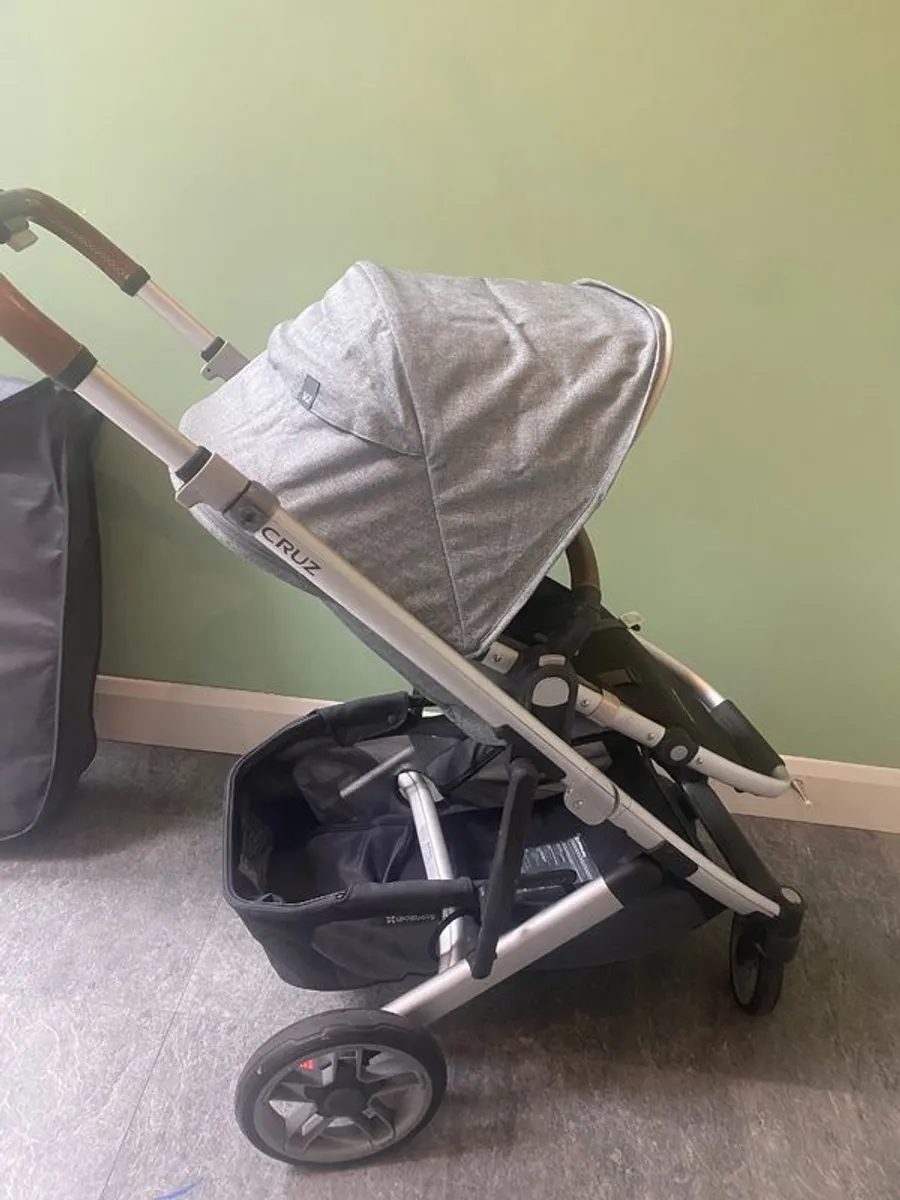 Uppababy Travel System - Cruz V2 - Image 4