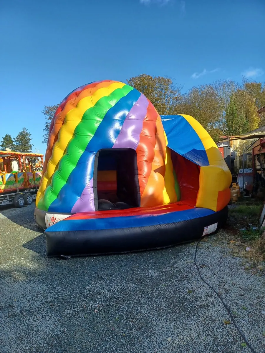 Bouncing castles 🏰 - Image 1
