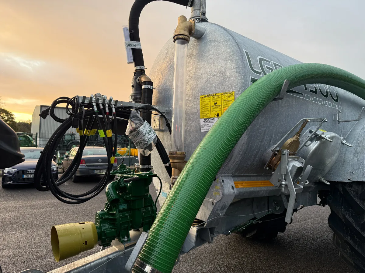 Major 1300GL Slurry Tank with Shoe - Image 3