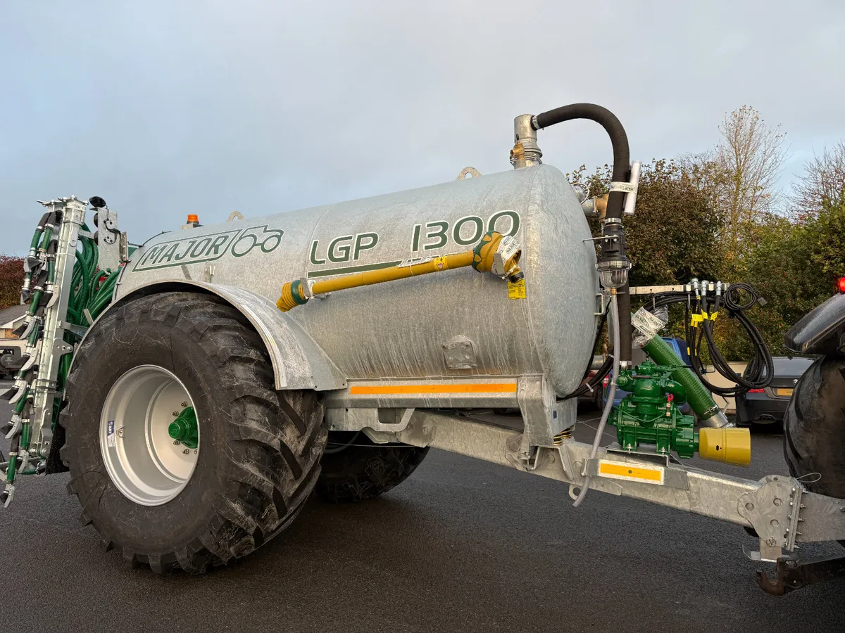 Major 1300GL Slurry Tank with Shoe - Image 2