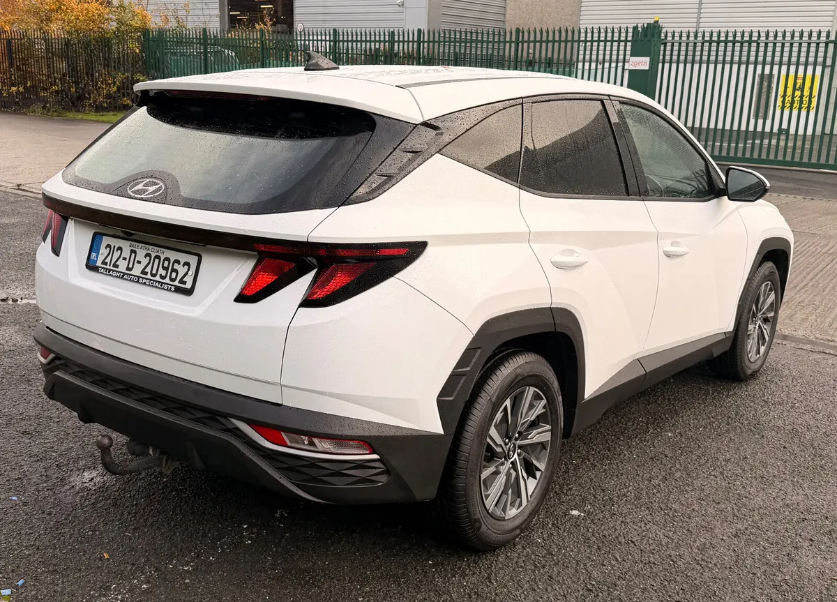 2021 Hyundai Tucson Comfort Plus Commercial - Image 4