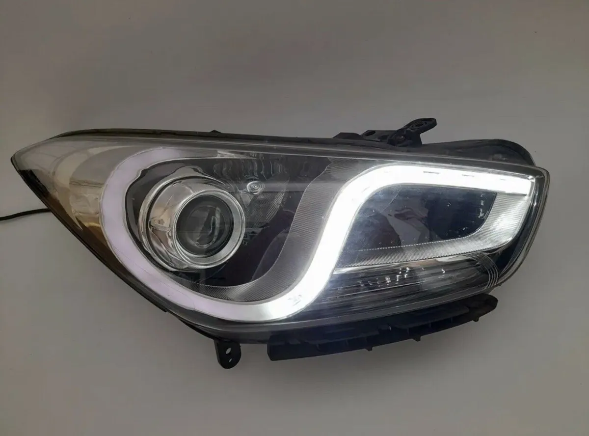 Hyundai i40 Headlight LED DRL repair service - Image 2