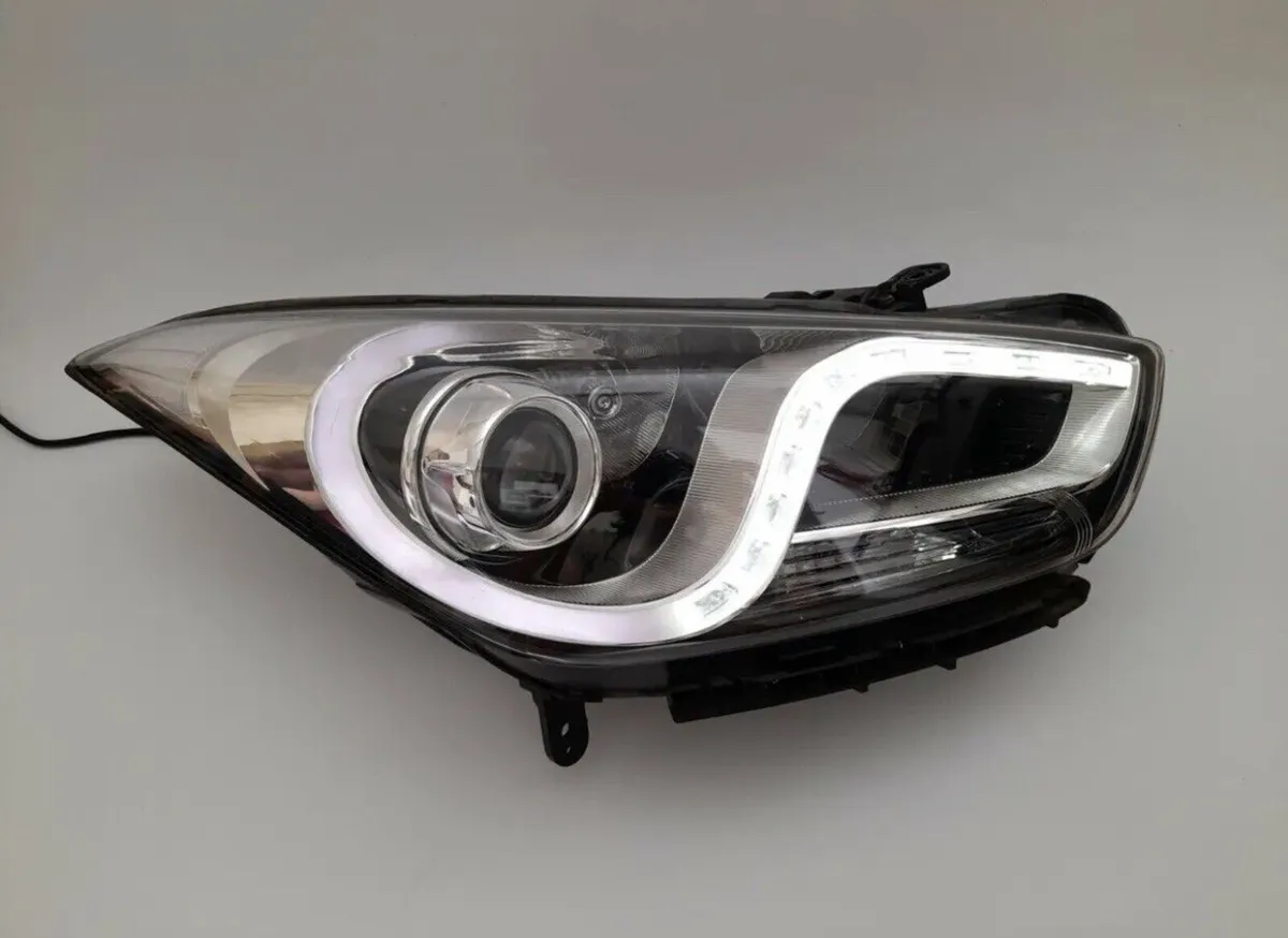 Hyundai i40 Headlight LED DRL repair service - Image 3
