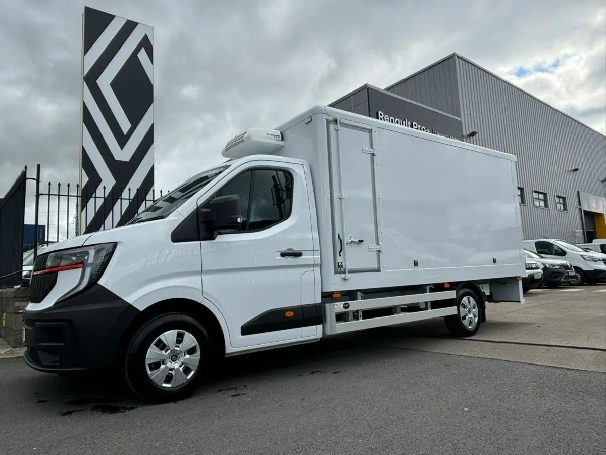 Renault Master CCAB 3.5T L3H1 Bread Van with Fridg - Image 2