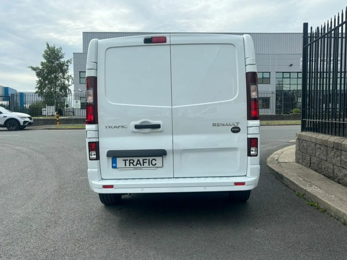 Renault Trafic Extra Sport 170hp 9speed Auto - Image 4