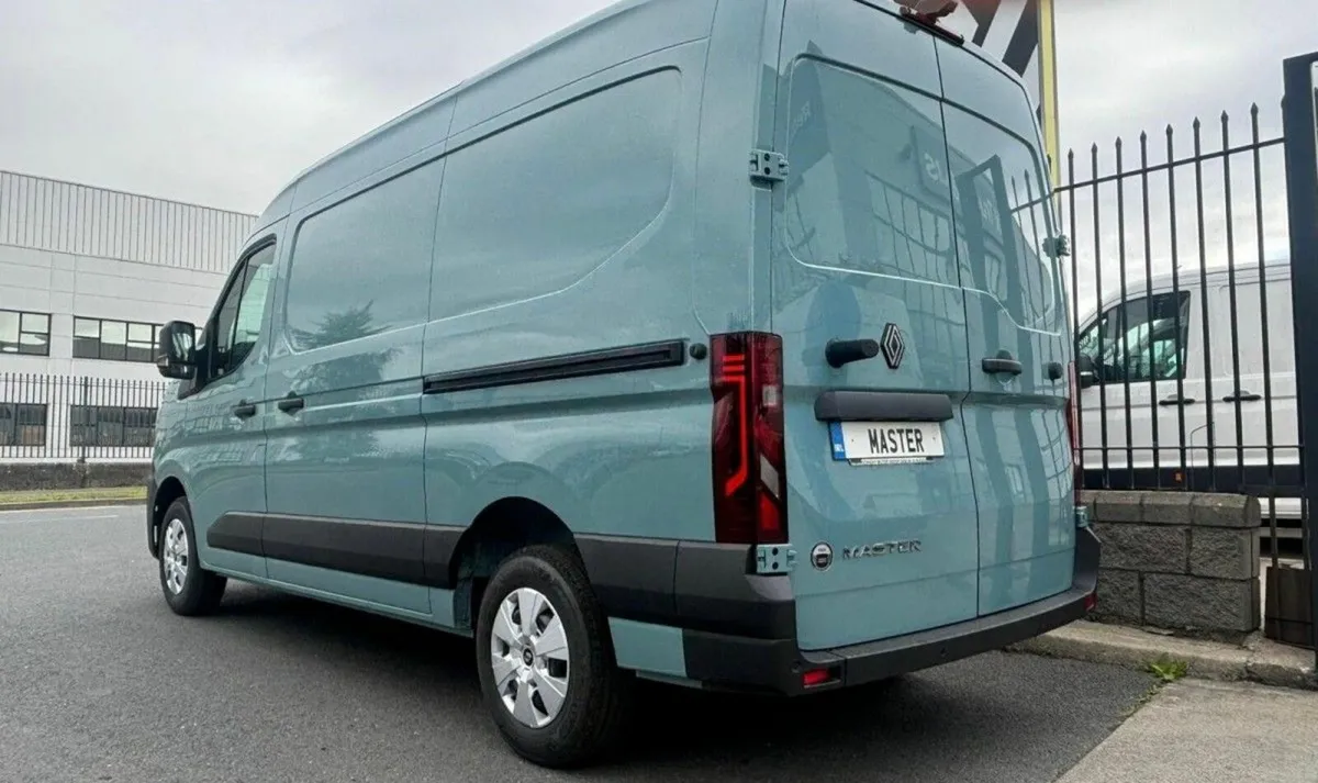 Renault Master MWB MM33 130 Start L2H2 - Image 2
