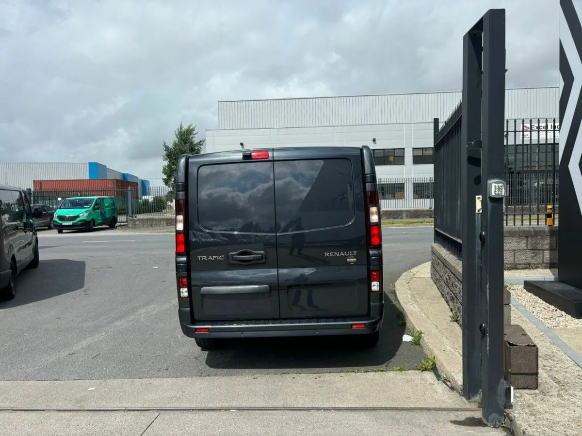 Renault Trafic AUTO EXTRA SPORT AVAIABLE FOR JULY - Image 3