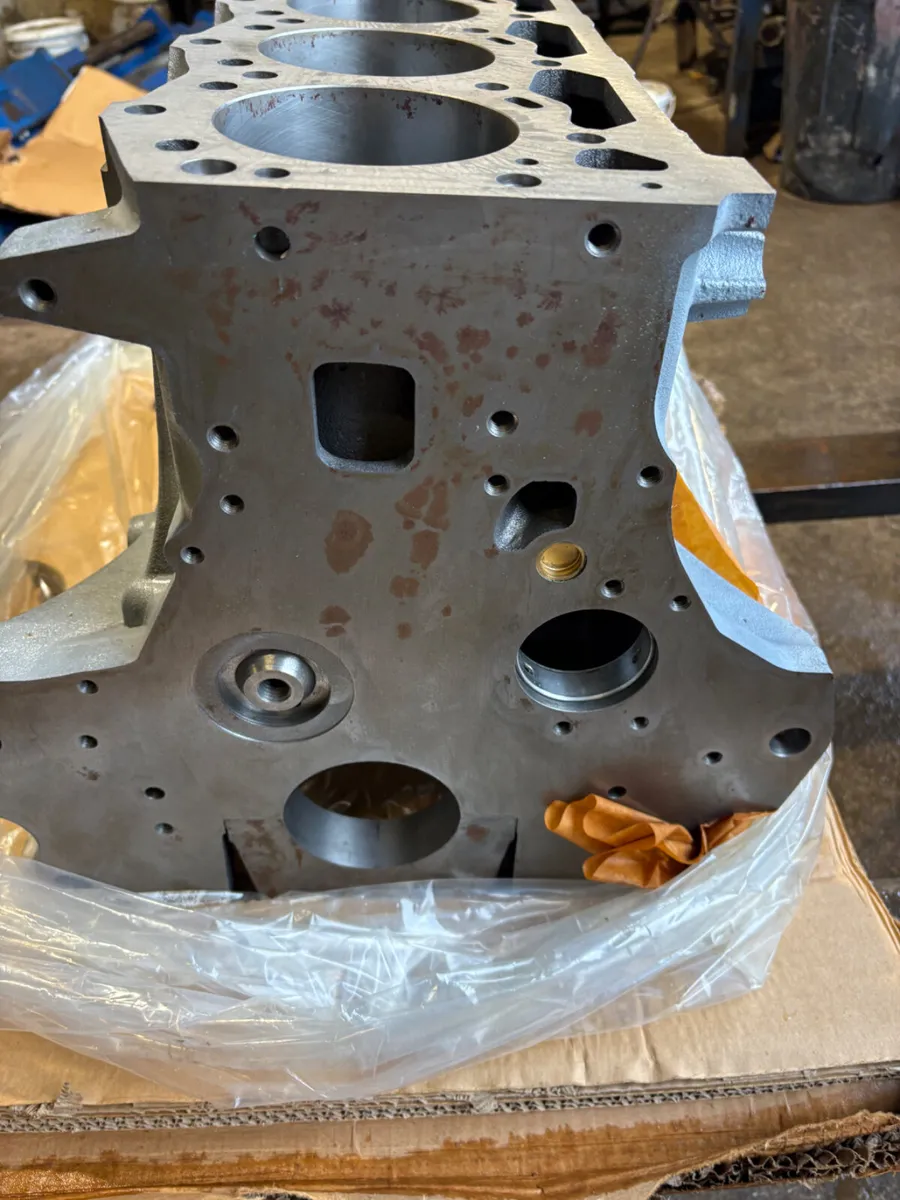Ford engine block - Image 3
