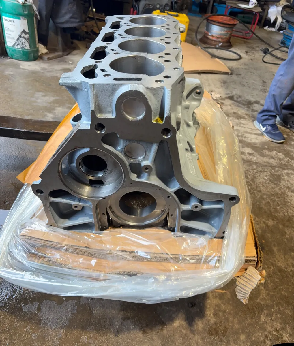 Ford engine block - Image 4