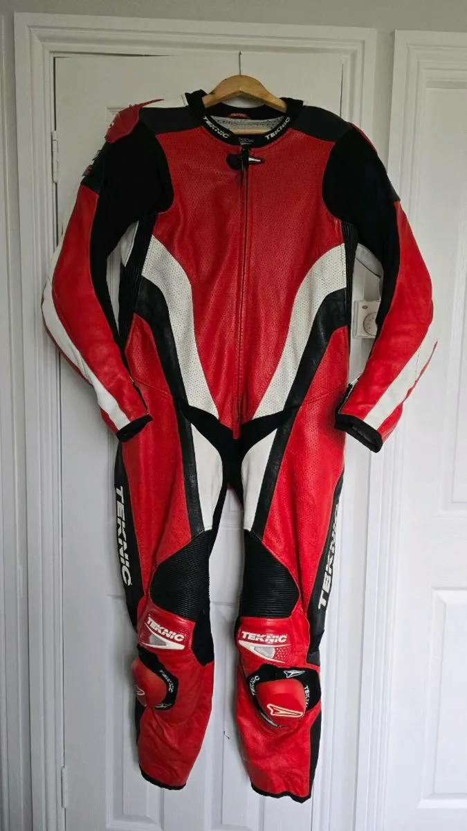 Motorbikes gear - Image 1