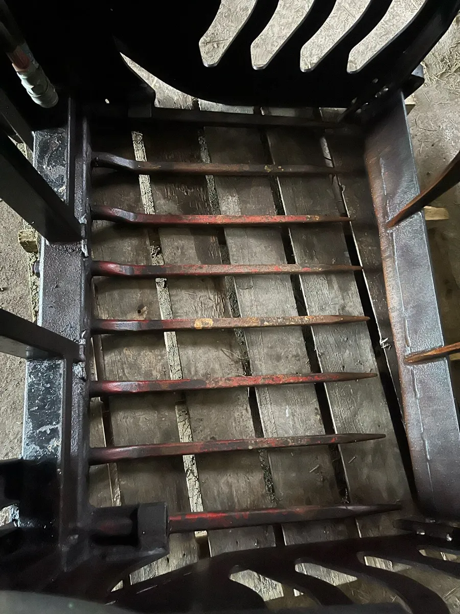 Quicke 4 foot Shear Grab - with euro brackets - Image 2