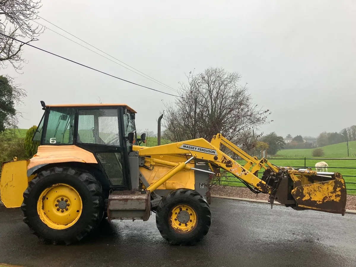 Massey Ferguson 4WD Loader - Image 1