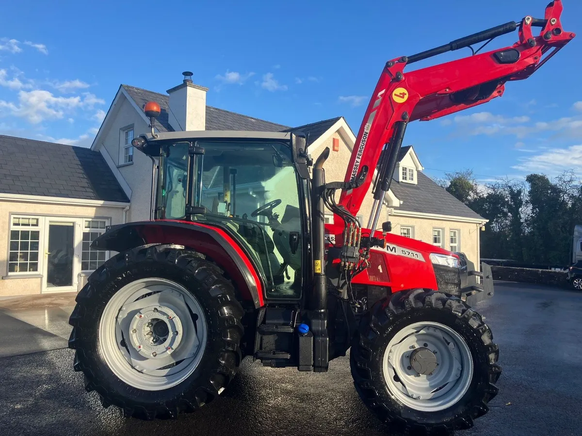 2022 MASSEY FERGUSON M5711 - Image 2