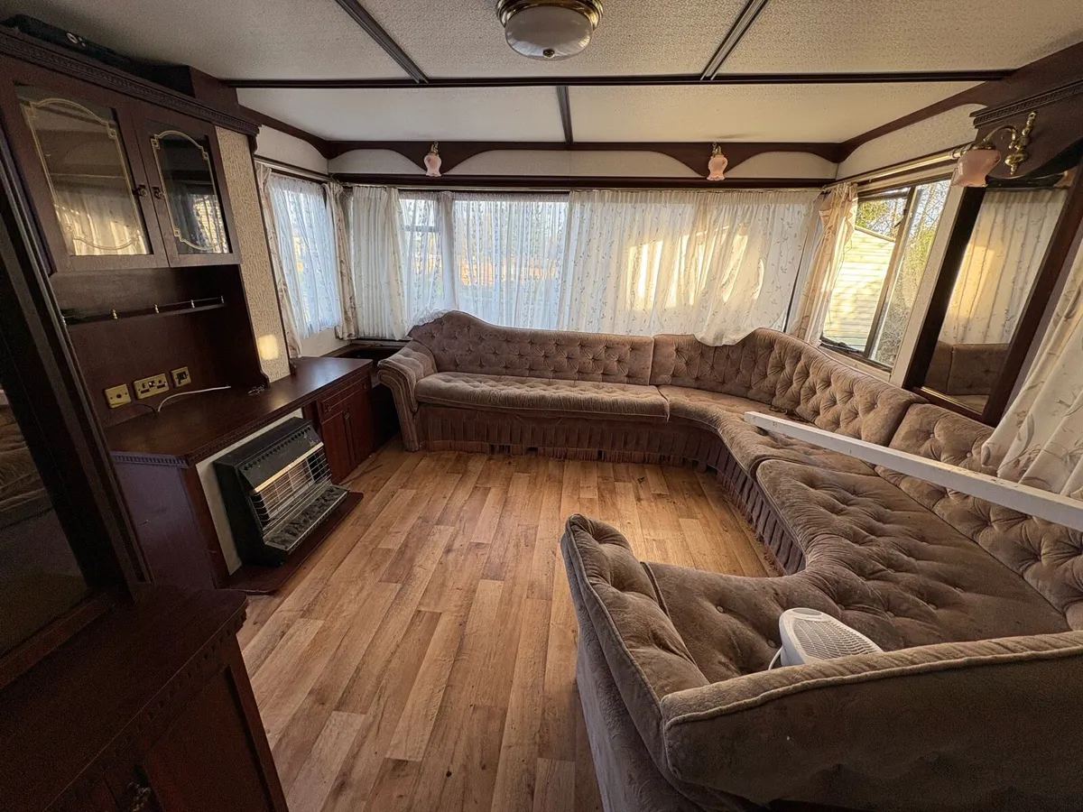 3 bedroom Mobile Home - Image 2