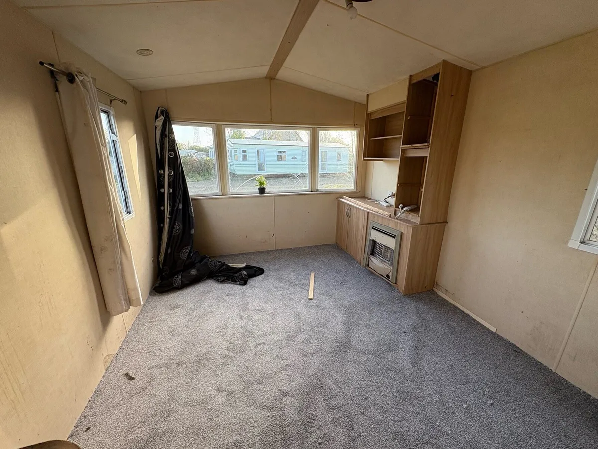 36x10 Mobile Home 3 bedroom - Image 4