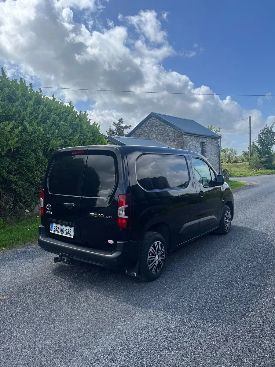 2023 Toyota Proace City - Image 4