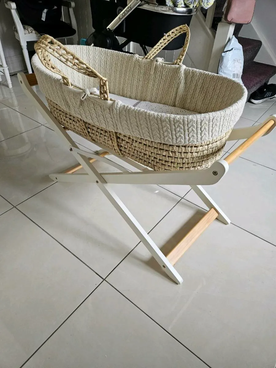 The Little Green Sheep moses basket - Image 3