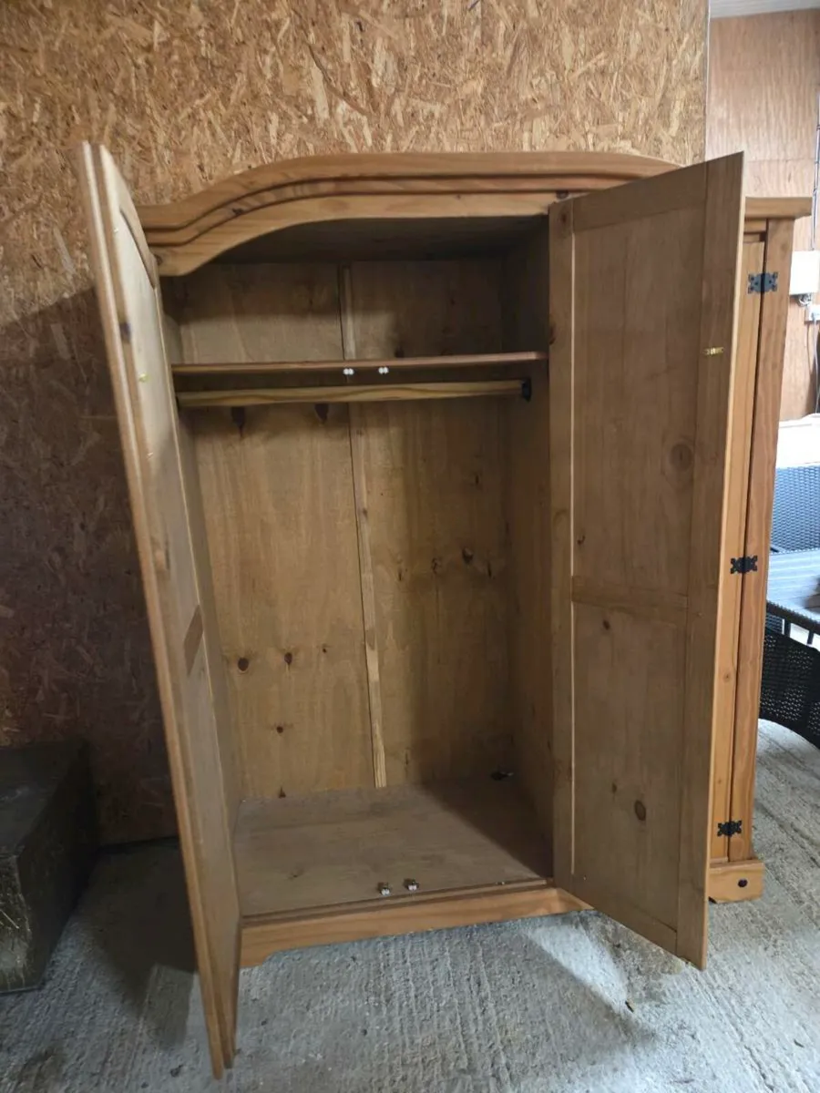 3 door wardrobe - Image 4