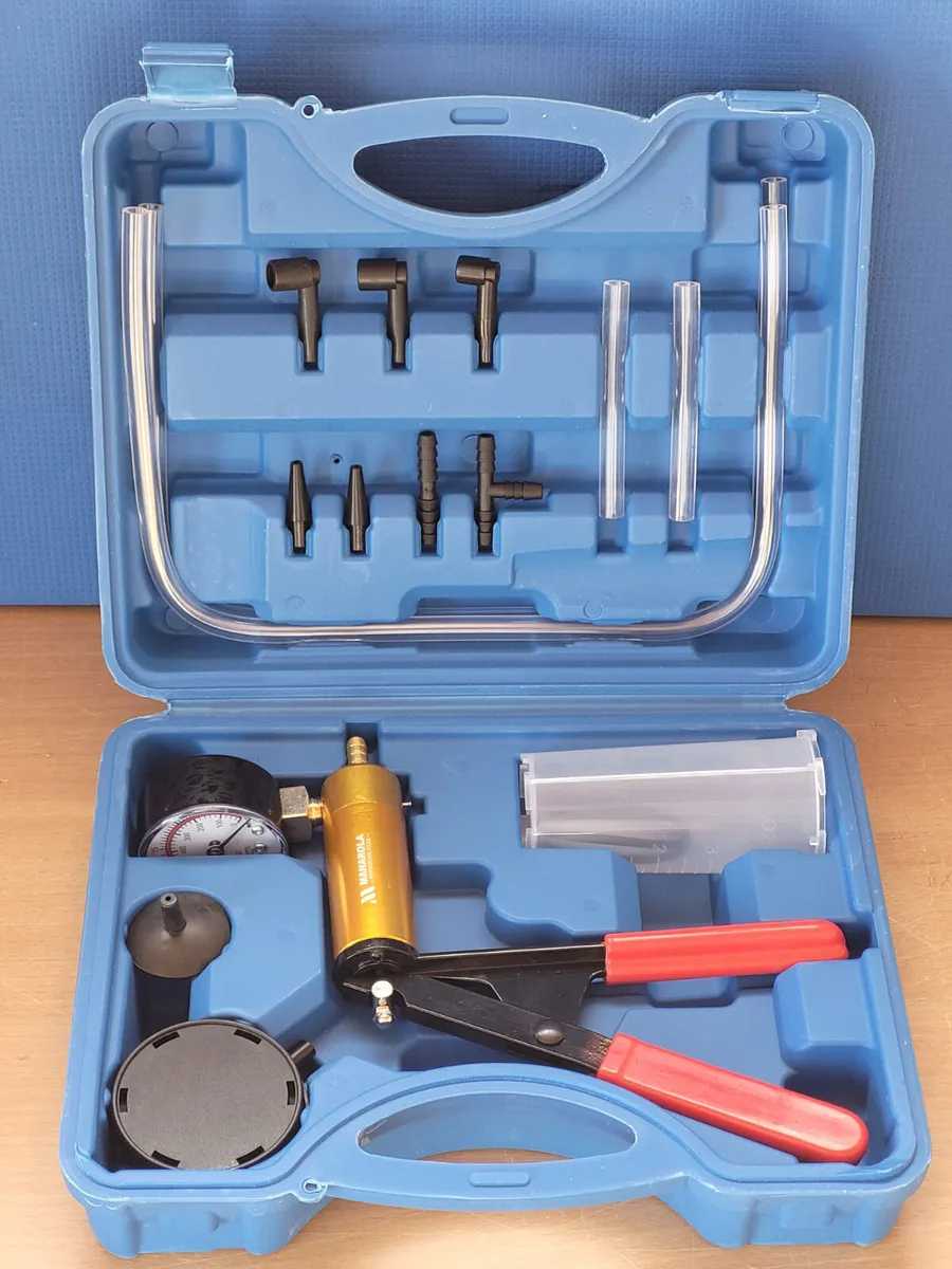 Hand Held Vacuum Pump & Bleeding Kit Suits Wide Ra - Image 1