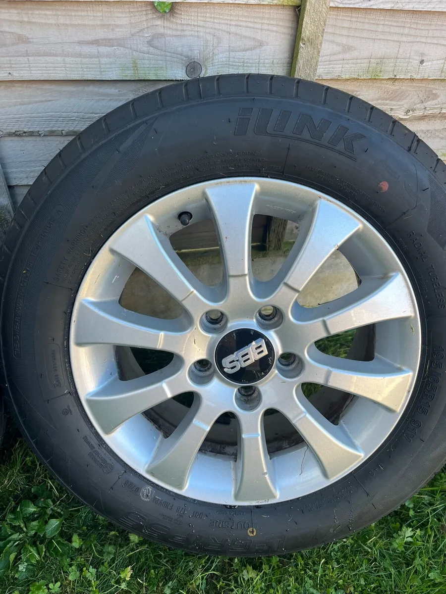 95%NEW GOLF 15” TYRES ON 95%NEW ALLOYS - Image 4