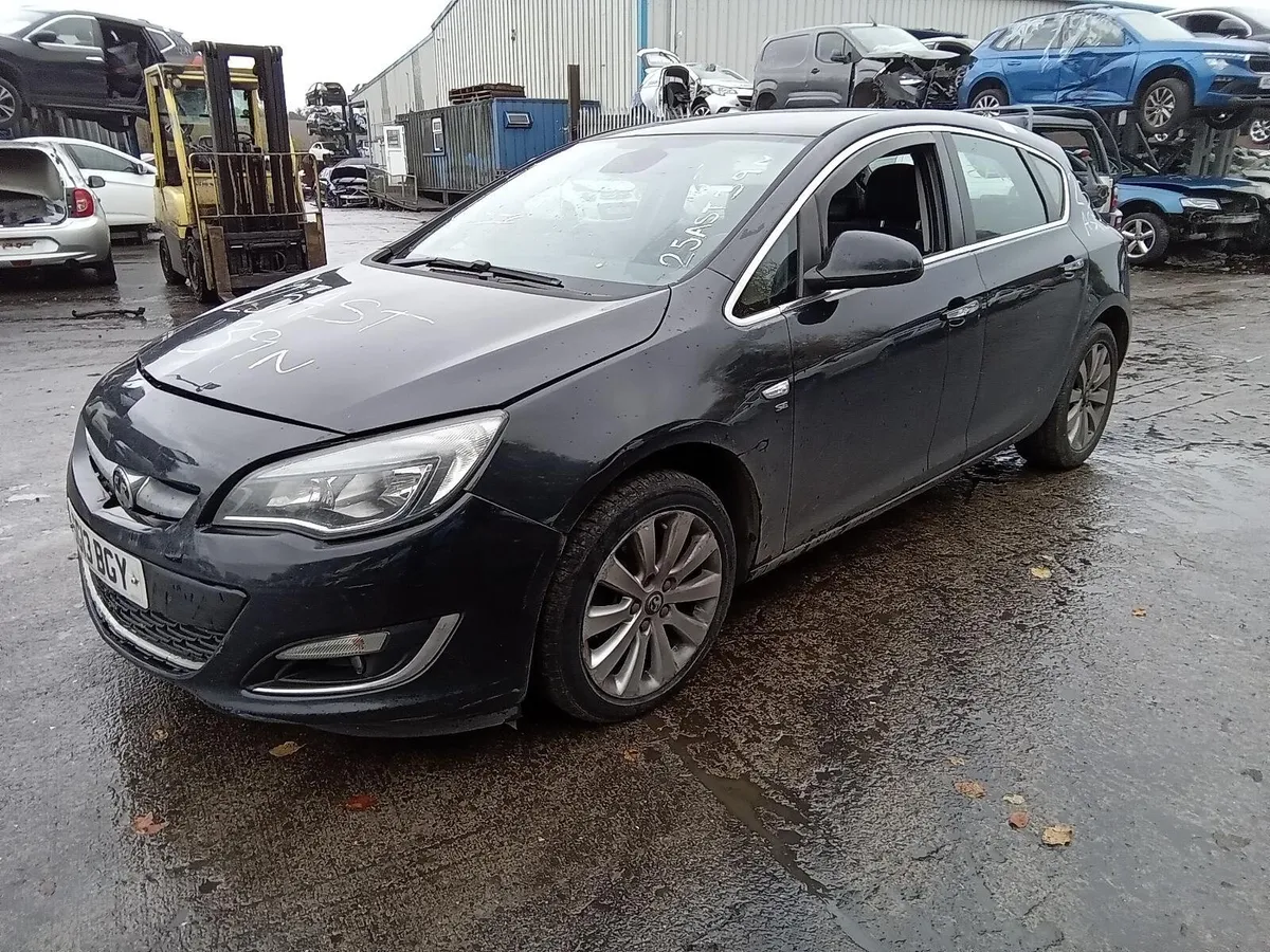 2013 VAUXHALL ASTRA BREAKING FOR PARTS - Image 1