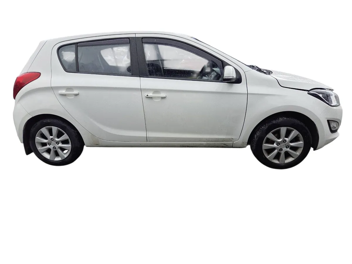 2013 HYUNDAI I20 For Breaking/Dismantling - Image 2