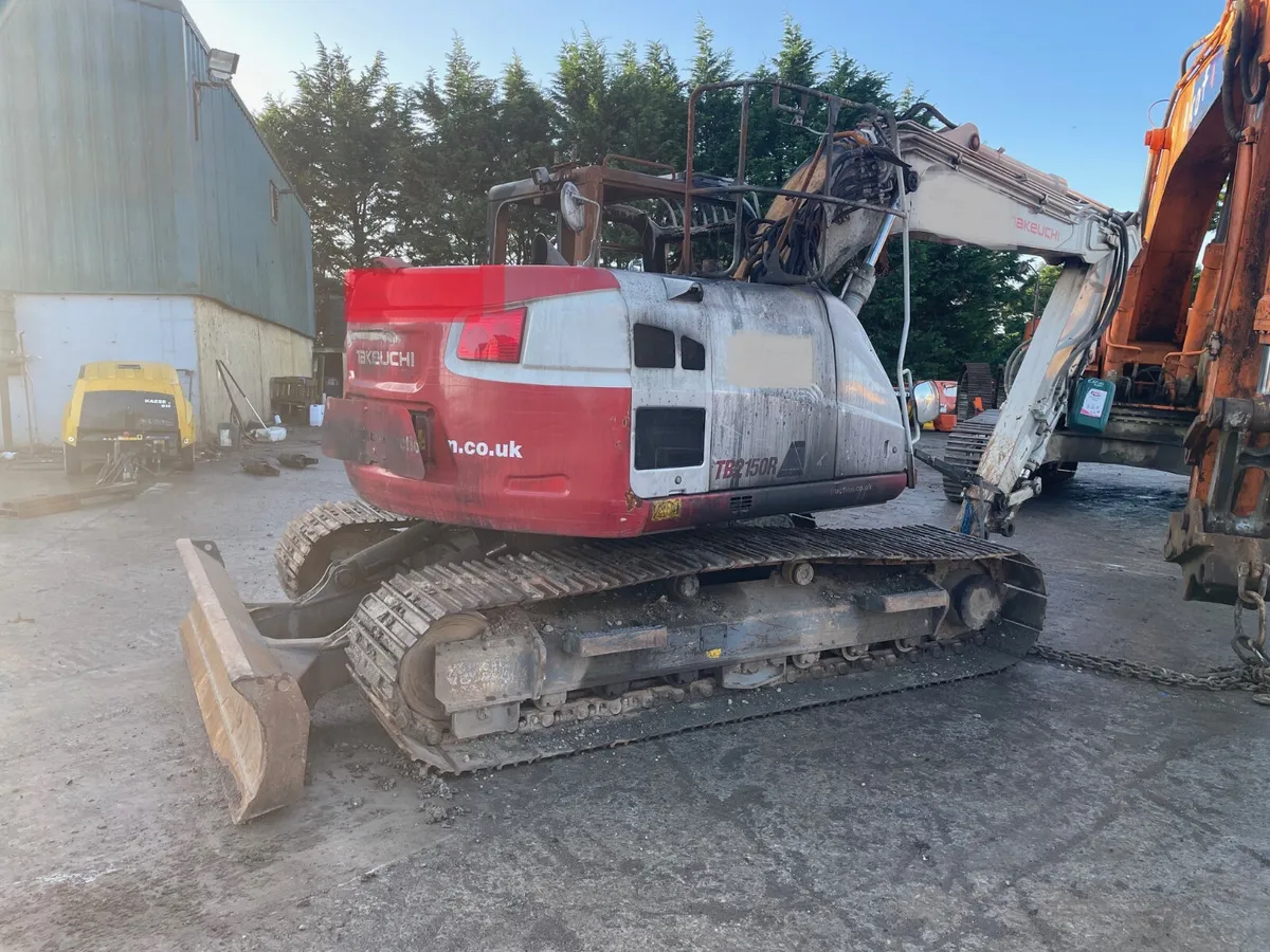TAKEUCHI TB2150R Dismantling - Image 4