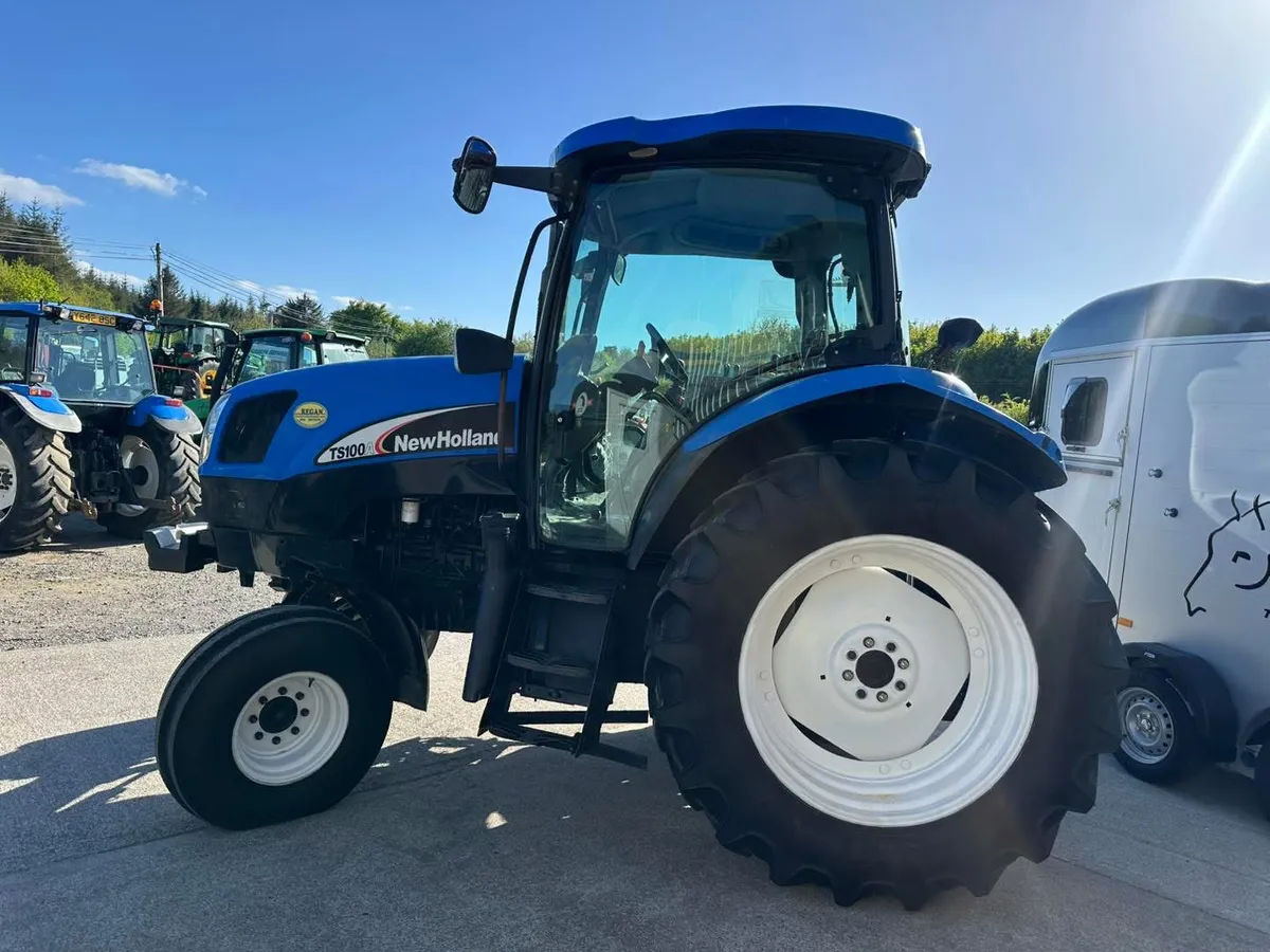 2004 New Holland TS100A - Image 2