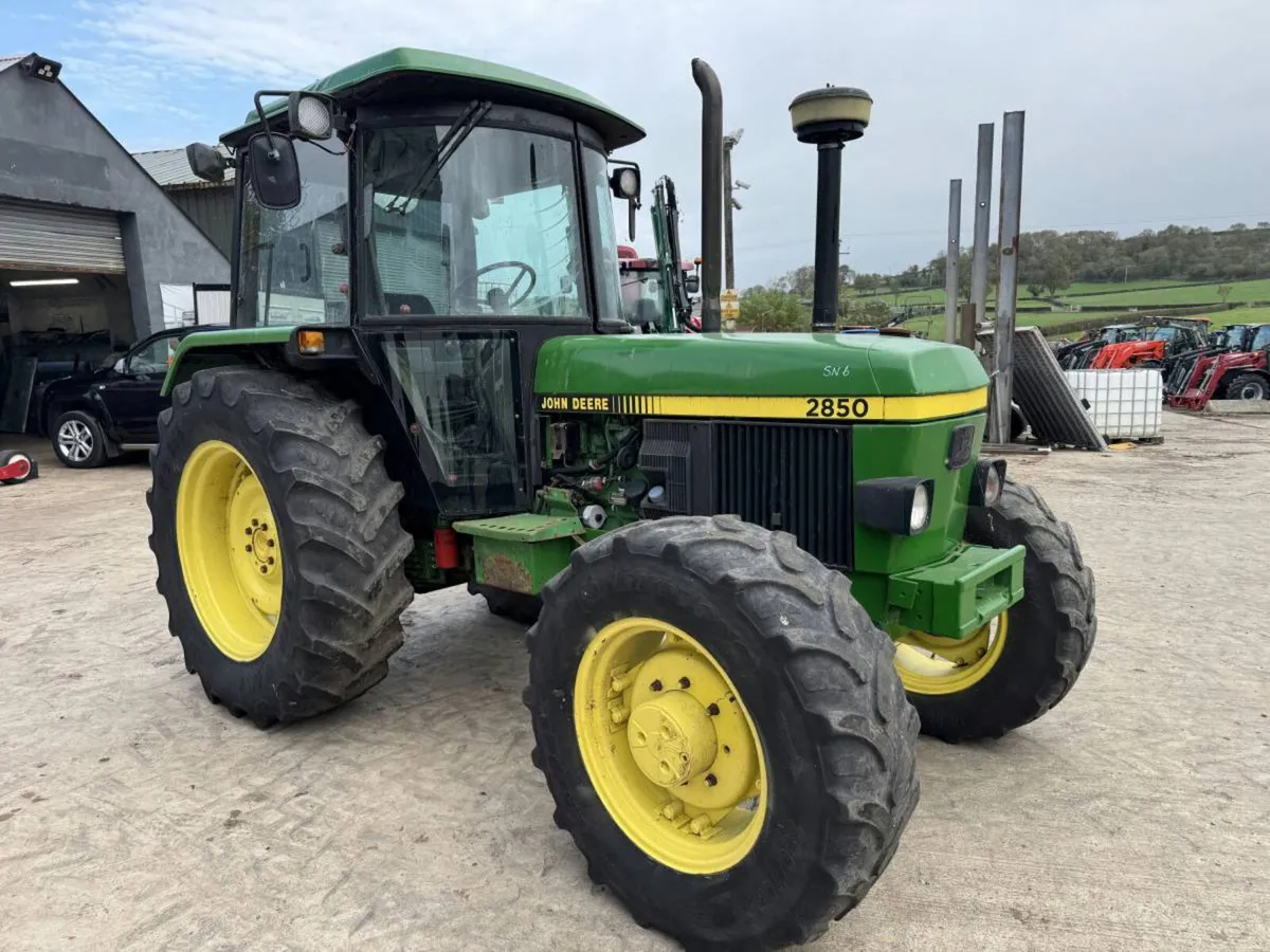1990 John Deere 2850 - Image 4