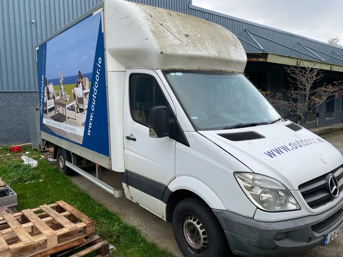 Mercedes Sprinter box tail lift not driving - Image 3