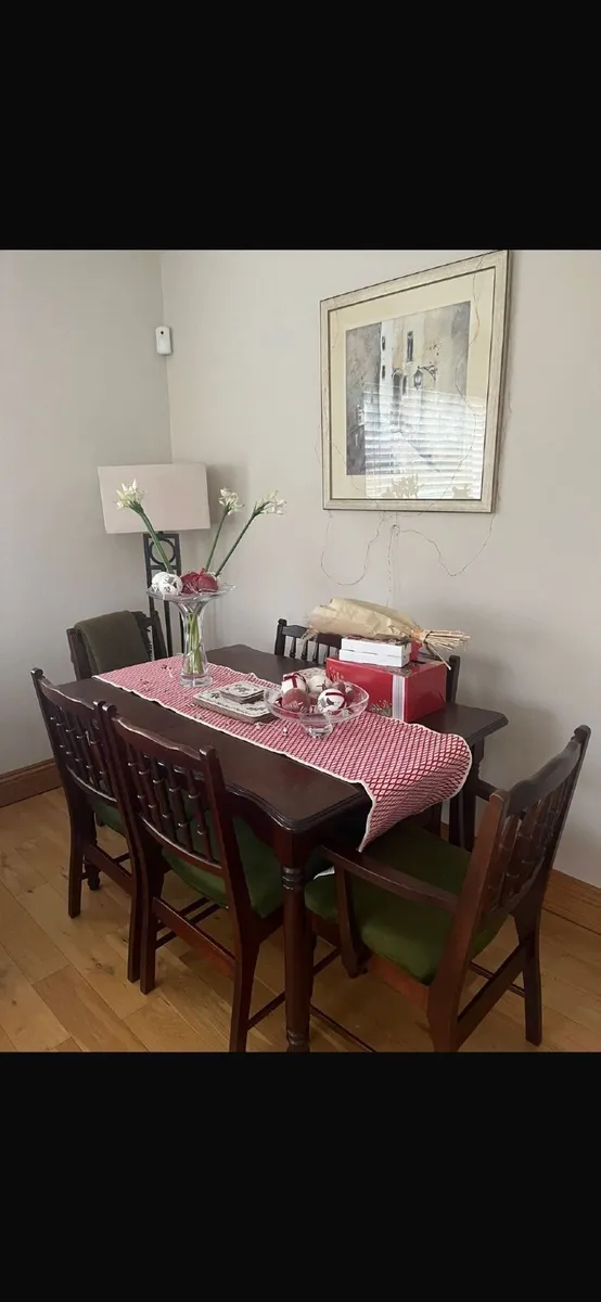 Dining Room Table and chairs - Image 1