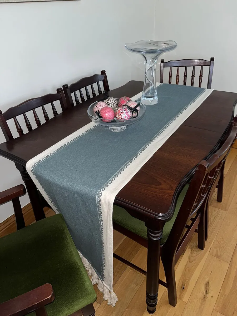 Dining Room Table and chairs - Image 3