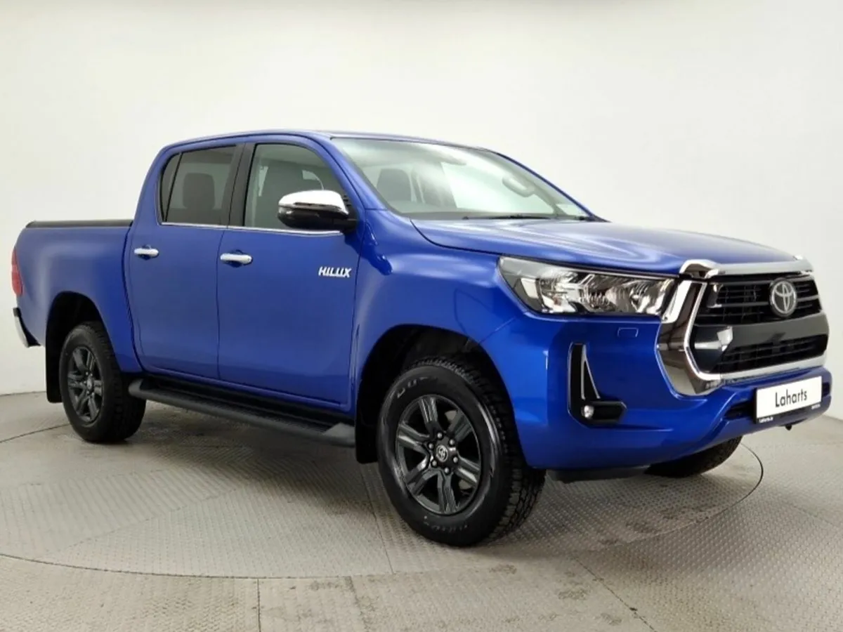 Toyota Hilux D/CAB 2.8 SR5 AUTO - Image 1
