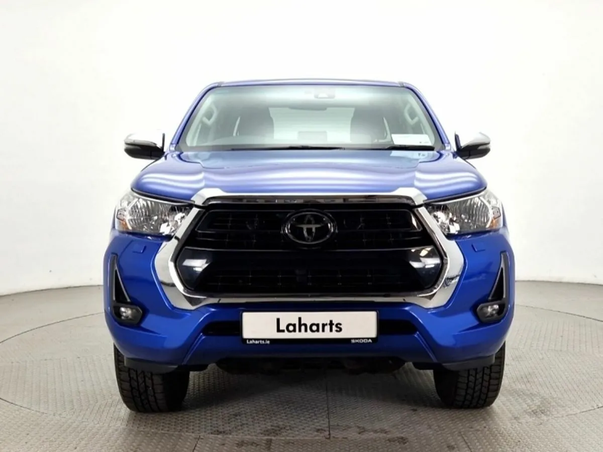 Toyota Hilux D/CAB 2.8 SR5 AUTO - Image 4