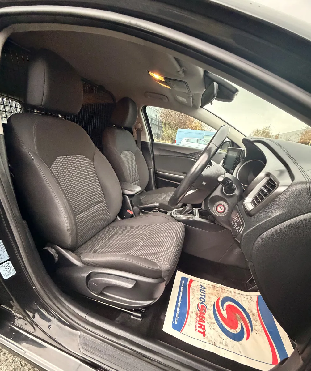 2021 Kia Ceed Commercial - Image 4